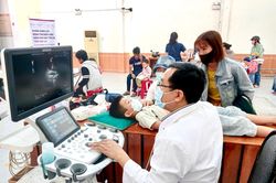 Khám sàng lọc bệnh tim bẩm sinh miễn phí cho hơn 500 trẻ em khu vực Đông Nam tỉnh