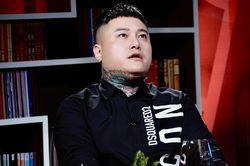 Ca sĩ Vũ Duy Khánh: Tôi từng 'xù lông' khi người ta chỉ trỏ bị vợ bỏ