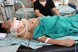 Cặp bố con côn đồ đánh chết người sau cuộc nhậu ở viện kiểm sát bị truy tố