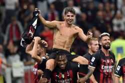 Sao AC Milan solo ghi bàn từ giữa sân