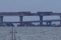 Cầu Crimea phát nổ ảnh hưởng đến quân đội Nga ở nam Ukraine?