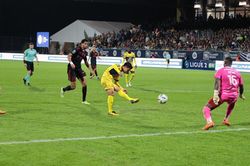 BÌNH LUẬN: Bàn thắng lịch sử ở Pau FC có thay đổi sự nghiệp của Quang Hải?