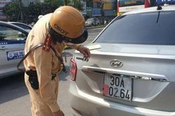 Hành vi che, dán biển số xe bị xử lý như thế nào? Cơ quan Công an có giải pháp gì để không xử phạt oan?
