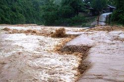 Các tỉnh từ Quảng Bình-Quảng Ngãi đề phòng lũ quét, sạt lở đất và sụt lún