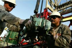 Mỹ nới lỏng trừng phạt Venezuela để giải phóng thị trường dầu?