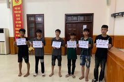 Nhóm tuổi 'teen' vác hung khí tấn công chủ nhà trọ cướp xe máy