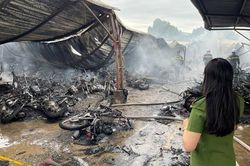Vụ hàng trăm xe máy của công nhân bị thiêu rụi ở Nam Định: Công ty hỗ trợ tiền đi lại