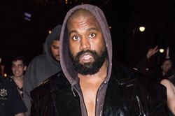 Kanye West bị cấm cửa vì phát ngôn nhạy cảm