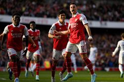 Arsenal 3-2 Liverpool: Saka cú đúp, Thiago là tội đồ, Arsenal lấy lại ngôi đầu