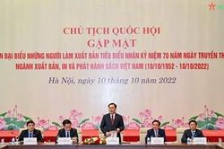 Chủ tịch Quốc hội Vương Đình Huệ gặp mặt người làm xuất bản tiêu biểu cả nước