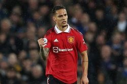 Tân binh 100 triệu euro của MU phá kỷ lục Ibrahimovic đang nắm giữ