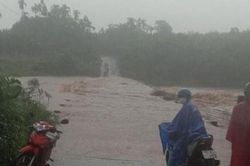 Miền Trung lại sắp đón thêm một đợt mưa rất lớn, nguy cơ lũ quét, ngập diện rộng