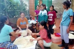 Vợ chồng thầy giáo ở Kỳ Sơn giúp hàng chục người thoát đói rét trong cơn lũ quét
