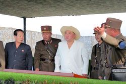 Chủ tịch Triều Tiên Kim Jong-un chỉ đạo trên thực địa các đơn vị hạt nhân tập trận