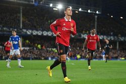 Antony và Ronaldo ghi bàn, MU áp sát top 4 Premier League