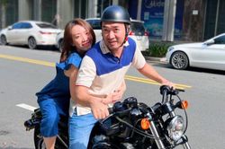 Thu Trang chi tiền 'khủng' mua xe mô tô tặng Tiến Luật sau 6 năm chờ đợi mòn mỏi