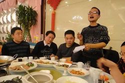 Giật mình phát hiện 5 bài học đắt giá nhờ gặp lại bạn bè sau 20 năm