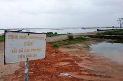 Kinh tế Kinh tế Cấm người và phương tiện lưu thông qua đập Cửa Lác