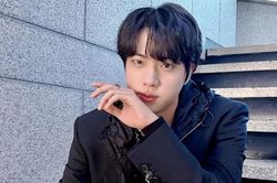 Jin BTS nổi bật giữa chợ khi đi quay chương trình mới