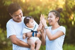 Hiểu độ tuổi để 'xây' tự trọng cho trẻ
