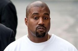Kanye West hầu như không ngủ