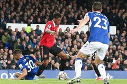 Trồi sụt ở MU, Martial vỡ mộng World Cup 2022