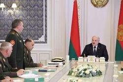 LHQ bác đề xuất bỏ phiếu kín về xung đột, Belarus triển khai quân cùng Nga gần Ukraine