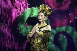 Thiên Ân xin lỗi khi bị chê catwalk 'sượng, không biết tia camera'