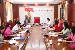 Lãnh đạo cơ quan báo chí địa phương làm việc với các huyện Chư Sê và Chư Pưh