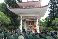 Đoàn đại biểu dự Đại hội đại biểu Hội Cựu chiến binh tỉnh dâng hương, tưởng niệm Bác Hồ và các Anh hùng liệt sỹ