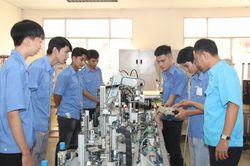 Trường Cao đẳng nghề Việt Nam - Singapore Đào tạo lao động sát nhu cầu thực tiễn