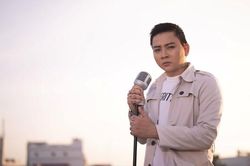 Hoài Lâm tái xuất showbiz, nhận cát xê sau thời gian 'ở ẩn'