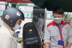Người dân TP.HCM ngạc nhiên khi thấy cây xăng thưa khách