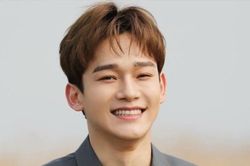 Onew Shinee, Chen Exo và những thần tượng từng bị fan quay lưng