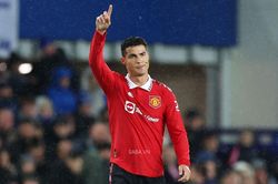 Rio Ferdinand yêu cầu Jamie Carragher ngừng bàn luận về Ronaldo