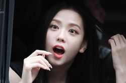 Jisoo (BlackPink) vượt Kylie Jenner