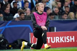 Pep trải lòng lí do quyết không tung Haaland vào sân dù Man City cần bàn thắng
