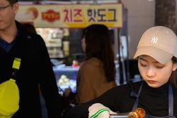 Xung đột vì nhờ họ hàng tới giúp việc ở Hàn Quốc