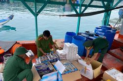 Đồn Biên phòng Thổ Châu phát hiện thu giữ 3.220 gói thuốc lá ngoại