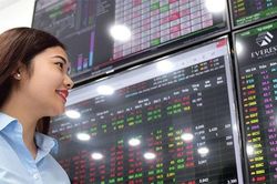 Nhóm cổ phiếu ngân hàng bứt phá, VN-Index vượt mốc 1.050 điểm