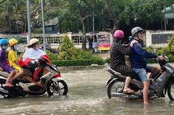 Cần Thơ: Triều cường vượt mốc kỷ lục, cơ quan dự báo và người dân bất ngờ?