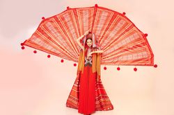 Á hậu Bảo Ngọc mang 'Cô em Dao đỏ' đến Miss Intercontinental 2022