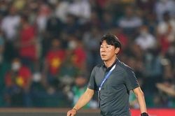 HLV Shin Tae-yong dọa từ chức, bảo vệ chủ tịch PSSI
