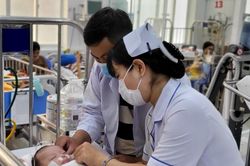 Phòng cấp cứu ở TP.HCM kín trẻ mắc bệnh hô hấp