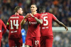 Darwin Nunez ra sân ghi bàn, Liverpool méo mặt trả tiền