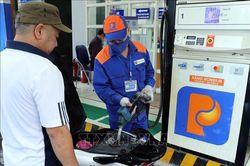 Bộ Công Thương giải đáp vì sao giá bán buôn cao hơn giá bán lẻ xăng dầu?