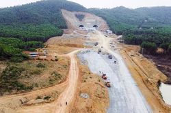 Sẽ 'cấm cửa' nhà thầu hai đoạn cao tốc Bắc-Nam giai đoạn 1 khi không hoàn thành cam kết tiến độ