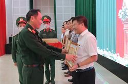 Bế mạc khóa bồi dưỡng kiến thức quốc phòng an ninh cho đối tượng 3