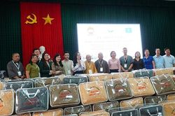 Tặng 1.000 suất quà cho gia đình chính sách và người có hoàn cảnh khó khăn