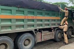 CSGT Hà Nội phạt hơn 3.200 trường hợp xe quá khổ, quá tải